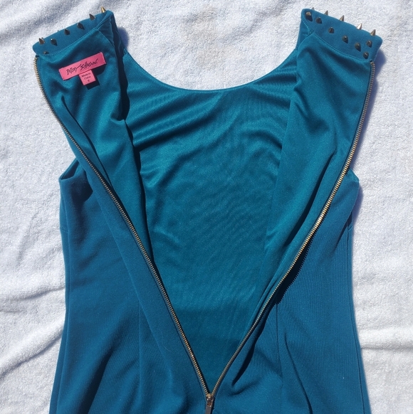 Betsey Johnson Sheath Teal Dress with Spiked Shoulders and gold zipper, Size 6 - Picture 5 of 8